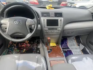 Toyota Camry XLE V6 4dr Sedan (3.5L 6cyl 6AM) 2010 Silver