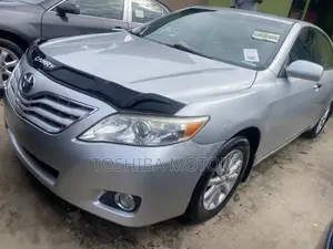 Toyota Camry XLE V6 4dr Sedan (3.5L 6cyl 6AM) 2010 Silver