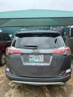 Toyota RAV4 Limited 4dr SUV (2.5L 4cyl 6A) 2015 Gray
