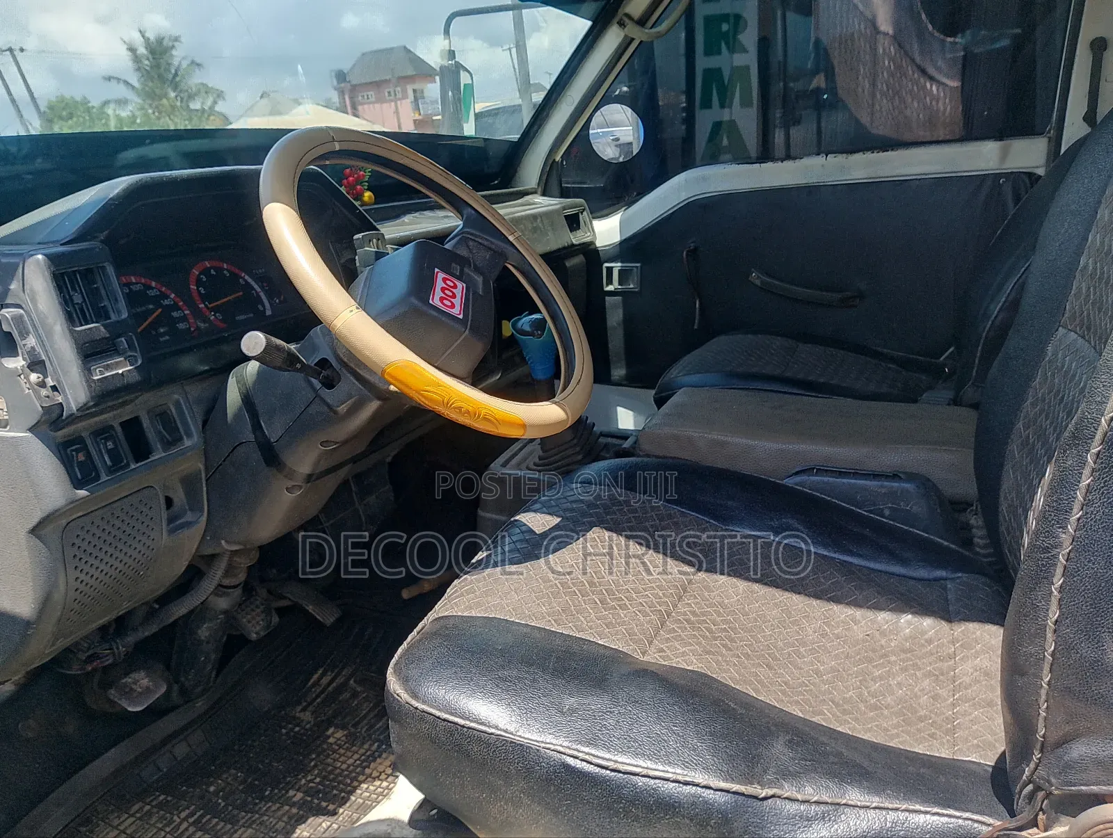 Mitsubishi L300 2005 White