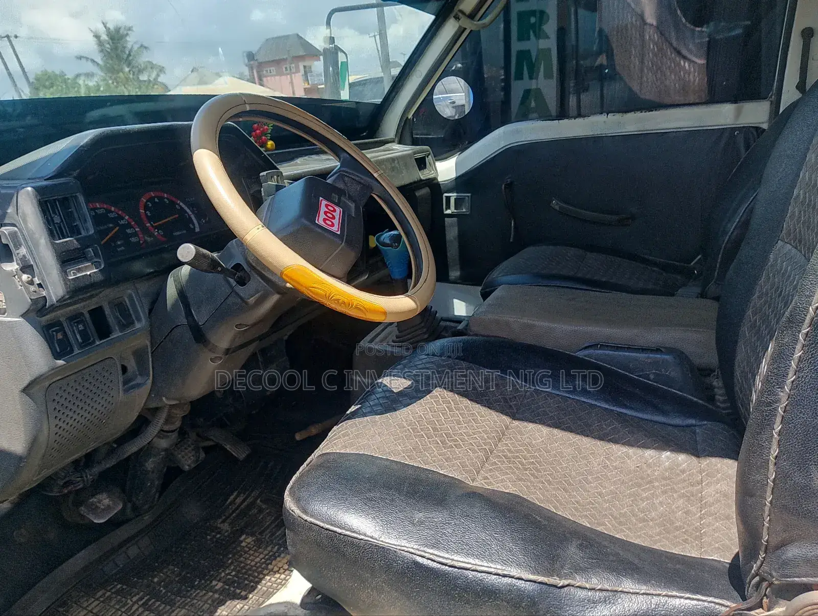 Mitsubishi L300 2005 White