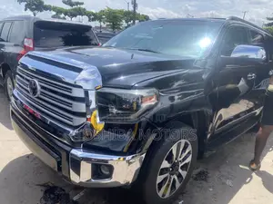 Toyota Sequoia Platinum 4dr SUV 4WD (5.7L 8cyl 6A) 2013 Black