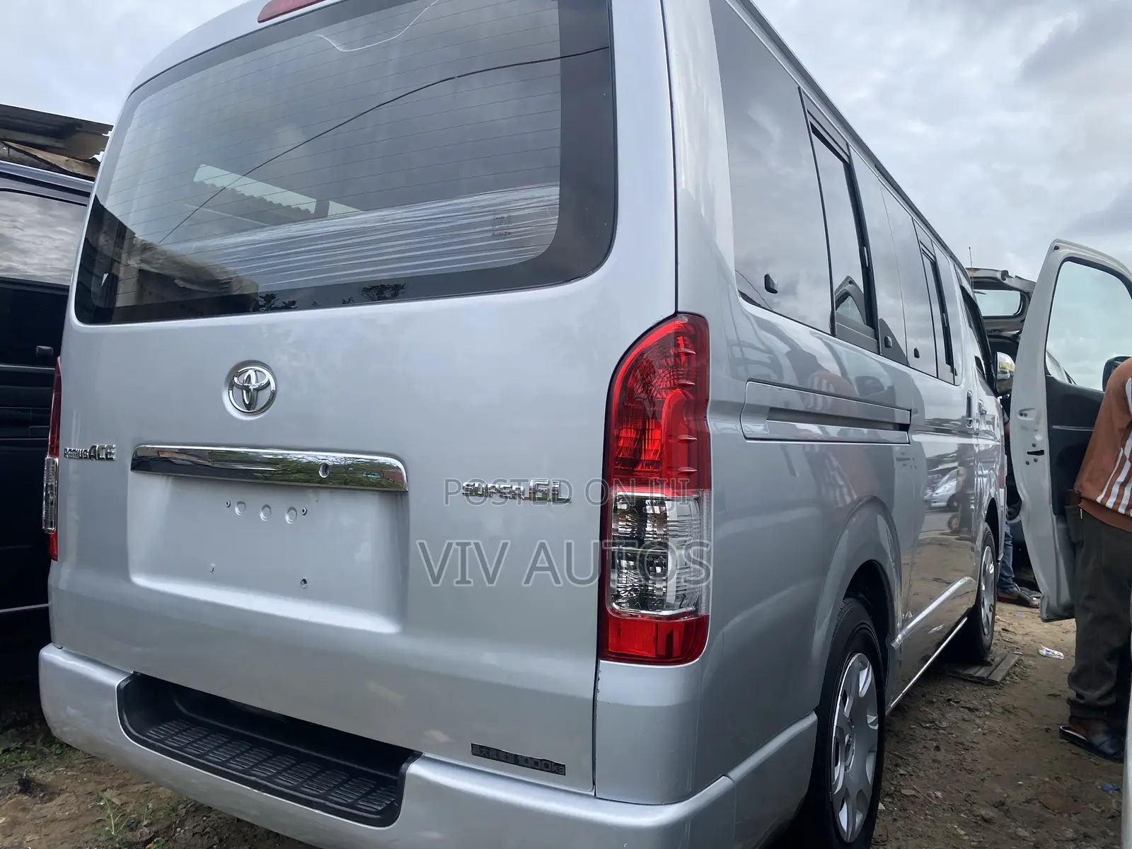 Toyota HiAce 2013 Silver