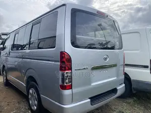 Toyota HiAce 2013 Silver