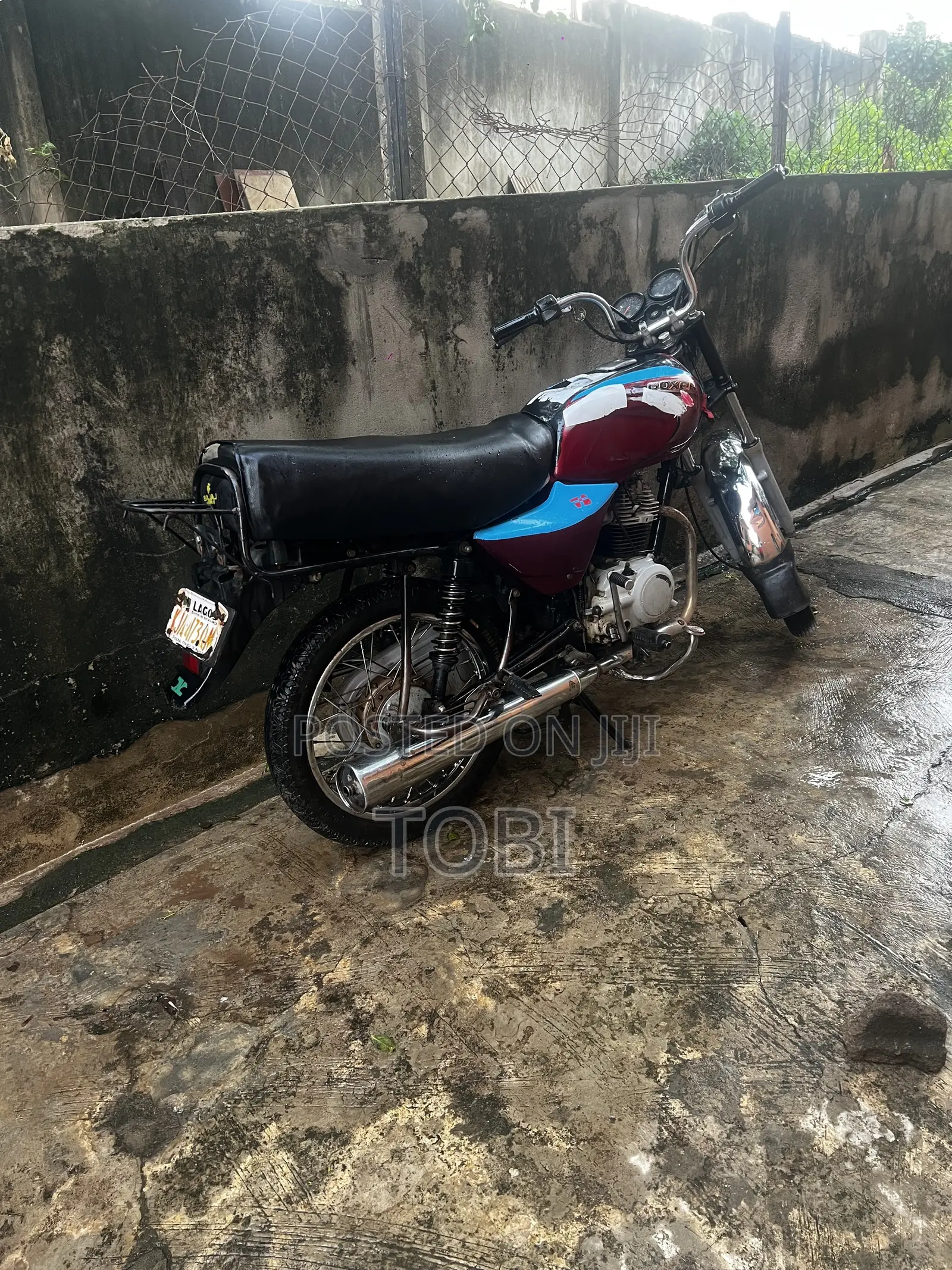 Bajaj Boxer 2012