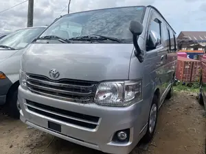 Toyota HiAce 2013 Silver