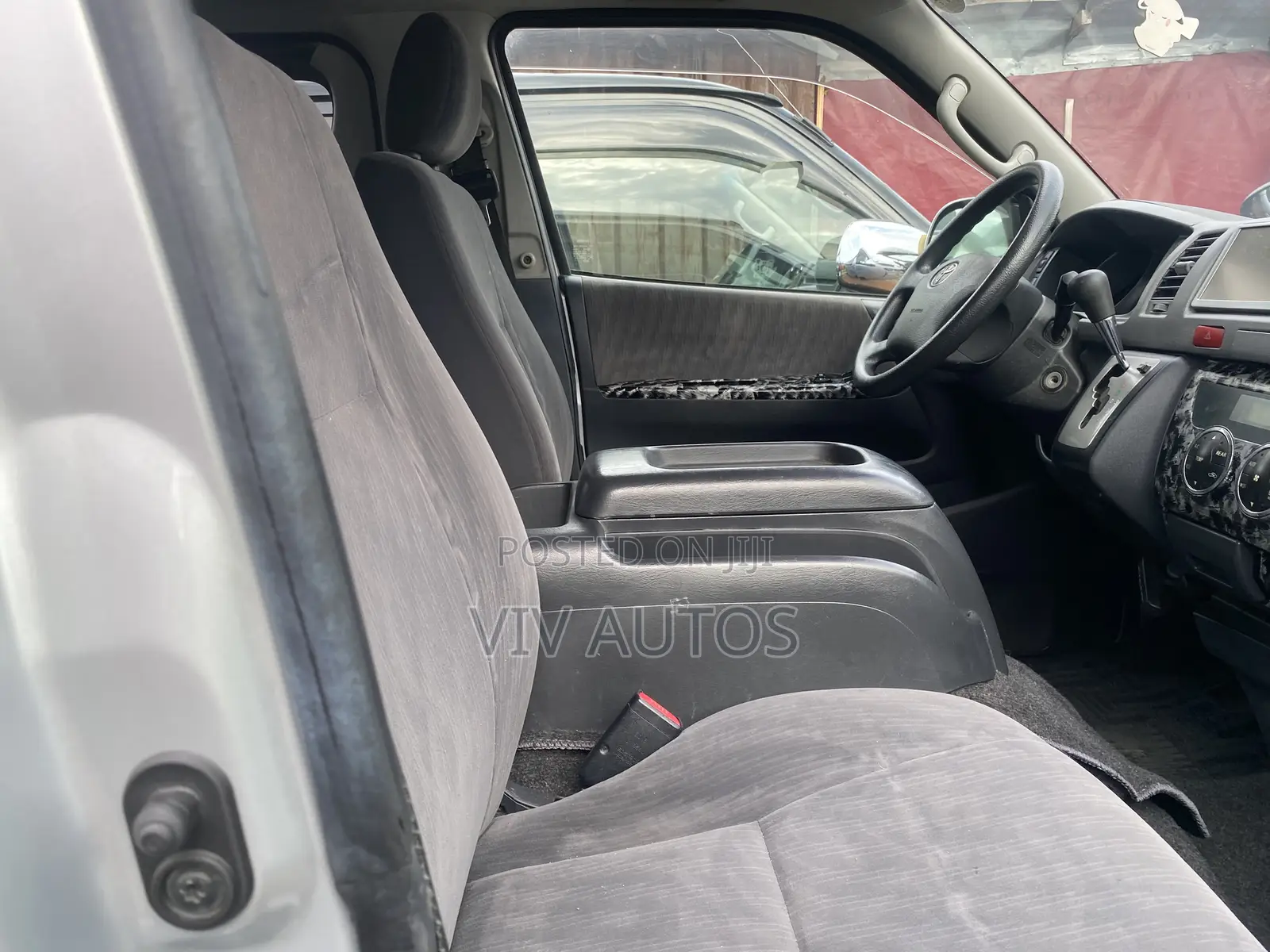 Toyota HiAce 2013 Silver