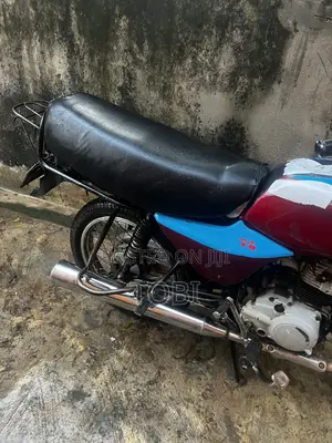 Bajaj Boxer 2012
