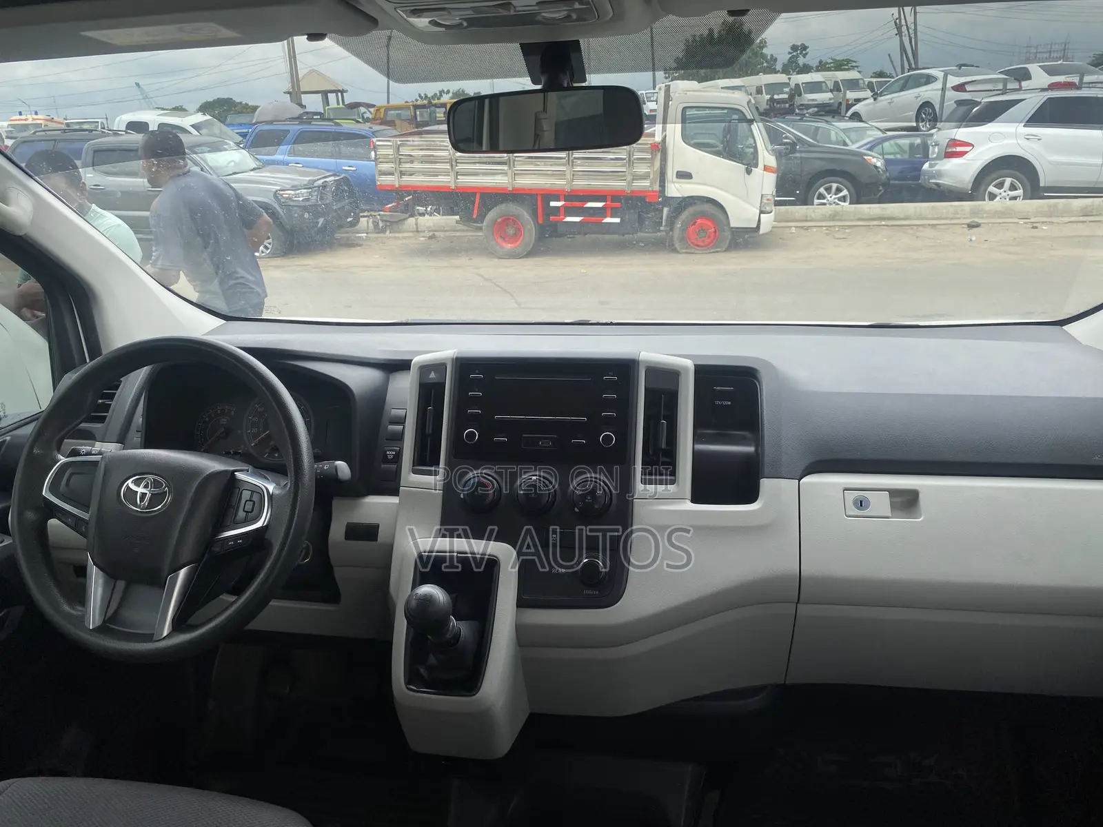 Toyota HiAce 2022 White