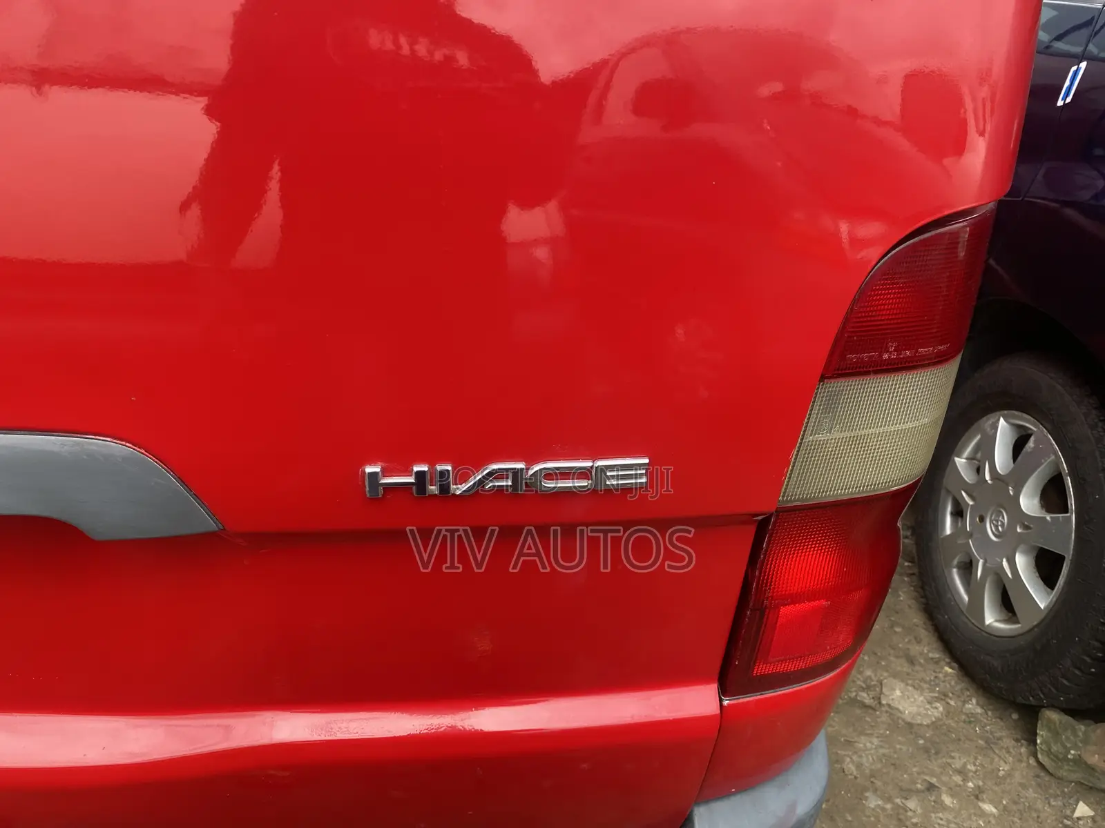 Toyota HiAce 2005 Red