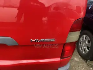 Toyota HiAce 2005 Red