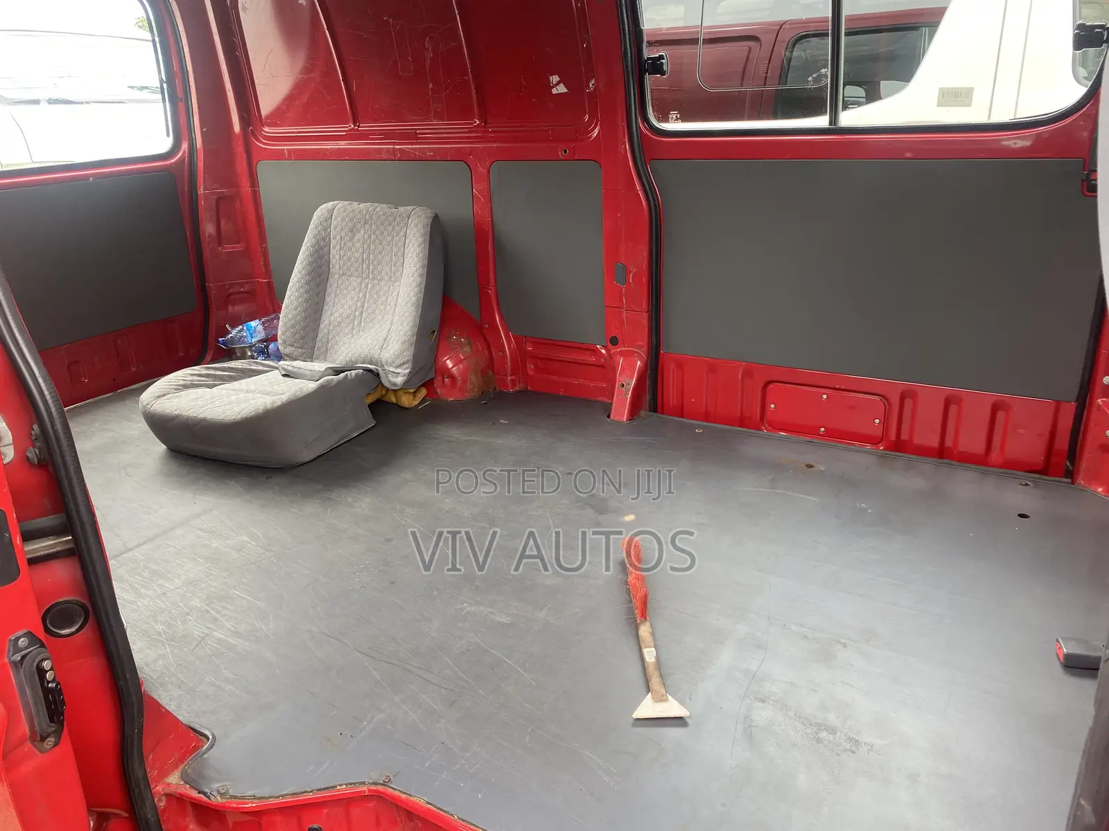 Toyota HiAce 2005 Red