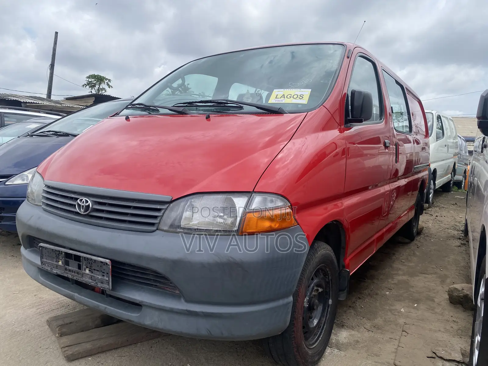 Toyota HiAce 2005 Red
