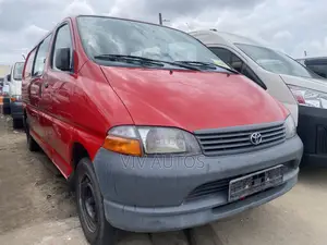 Toyota HiAce 2005 Red