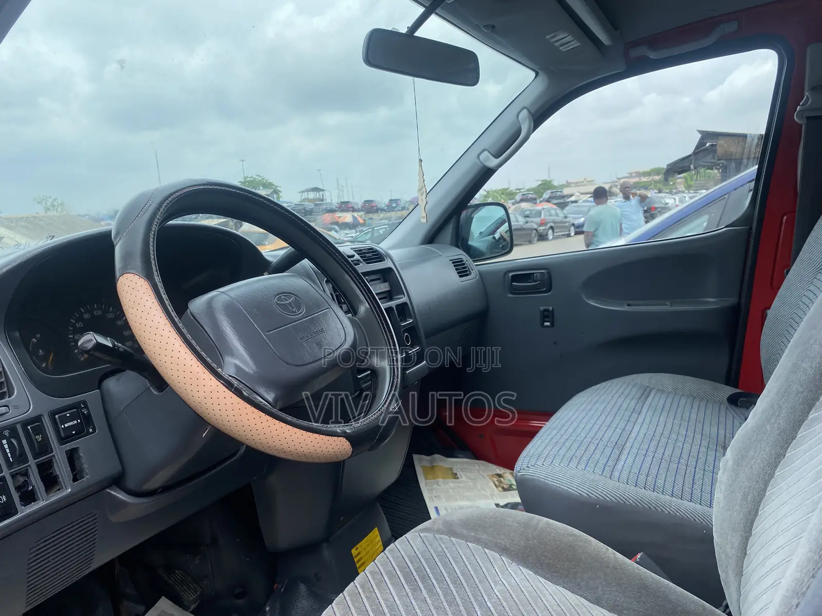 Toyota HiAce 2005 Red