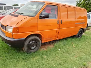 Volkswagen Transporter 2004 Orange