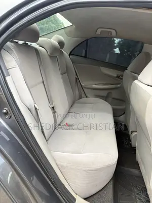 Toyota Corolla LE 4dr Sedan (1.8L 4cyl 4A) 2011 Gray