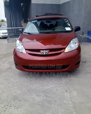 Toyota Sienna LE 2009 Red