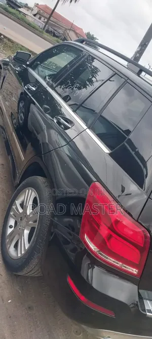 Mercedes-Benz GLK-Class Base GLK 350 4dr AWD 4MATIC (3.5L 6cyl 7A) 2015