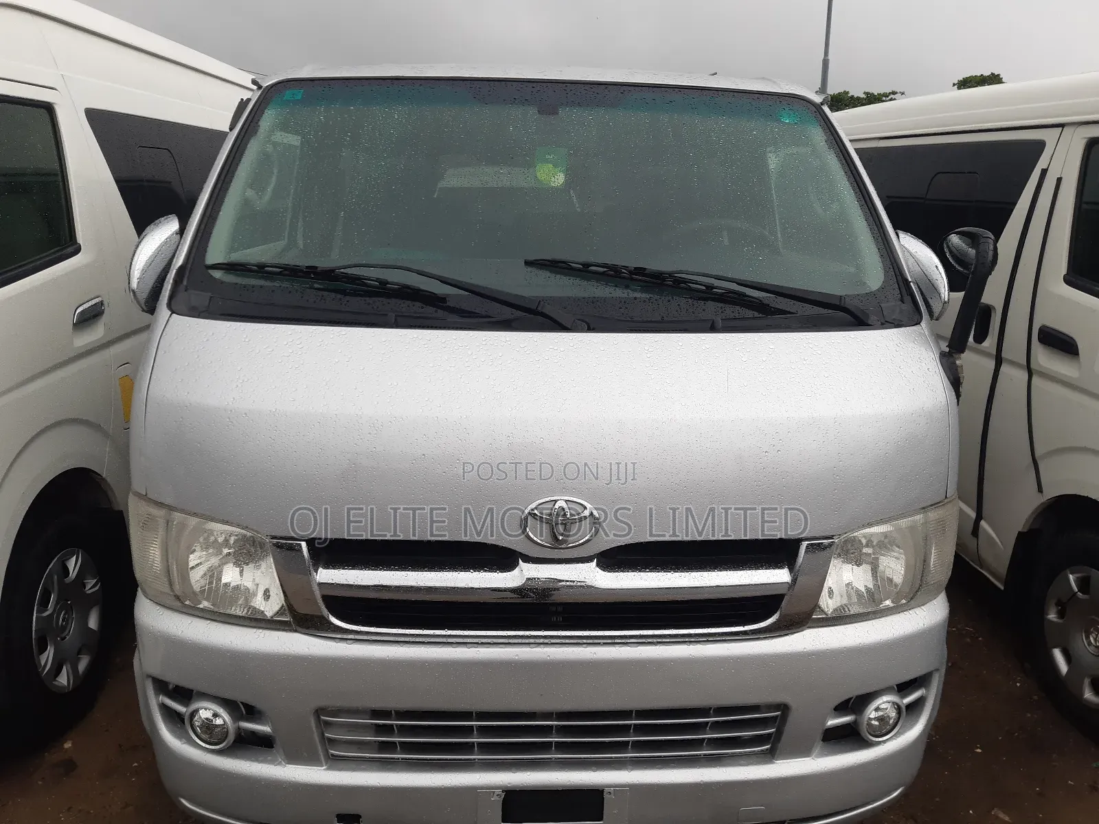 Toyota HiAce 2013 Silver