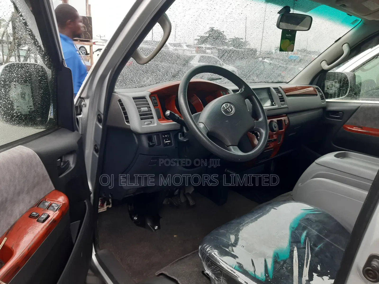 Toyota HiAce 2013 Silver
