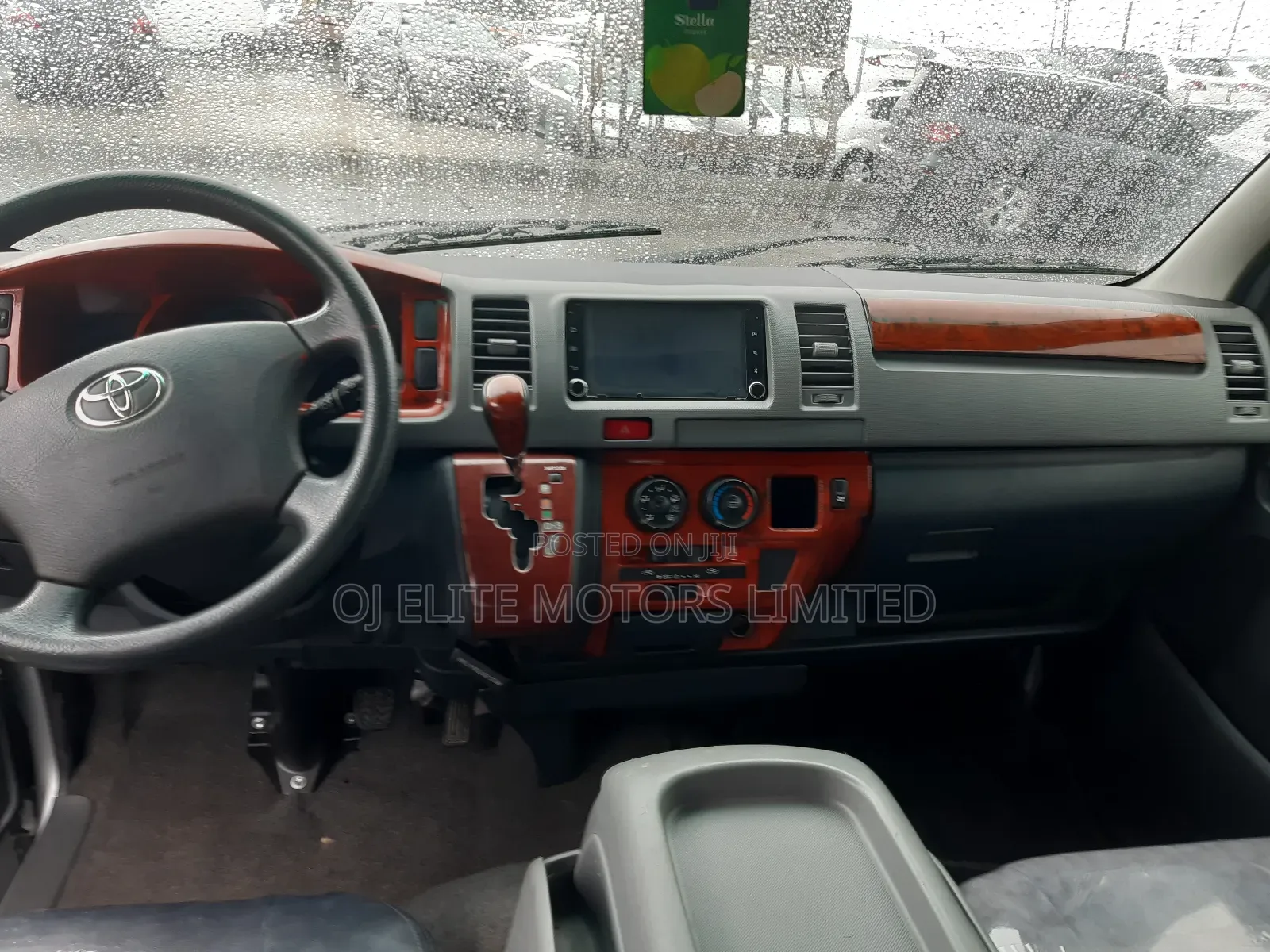 Toyota HiAce 2013 Silver