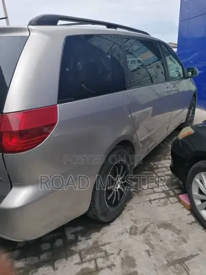 Toyota Sienna 2005 Silver
