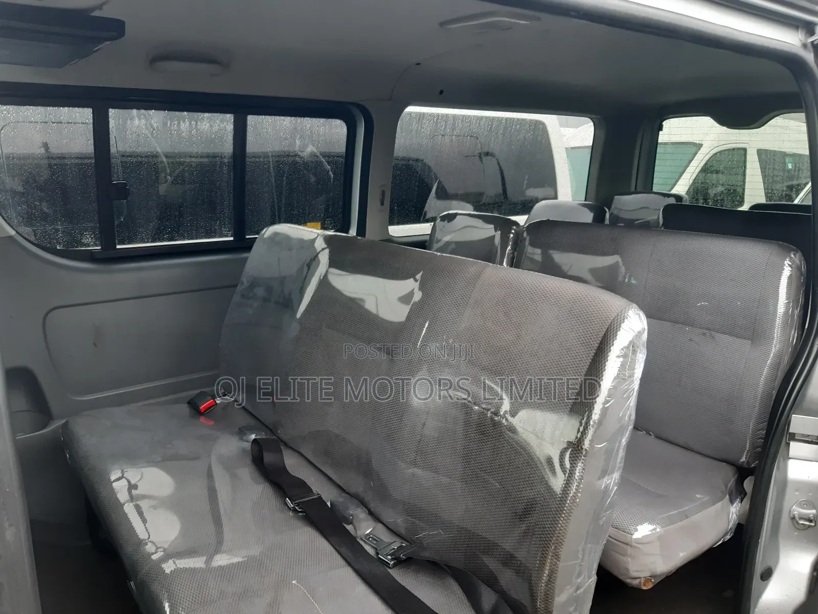 Toyota HiAce 2013 Silver