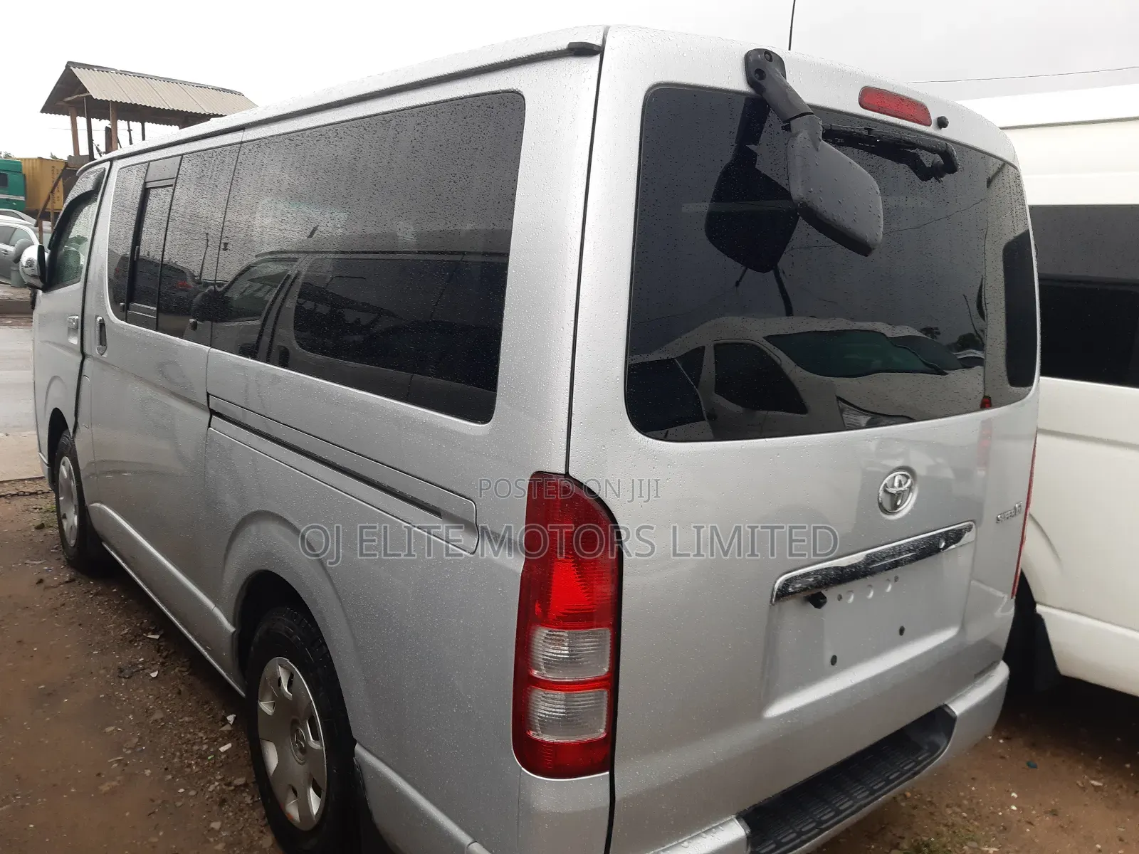 Toyota HiAce 2013 Silver