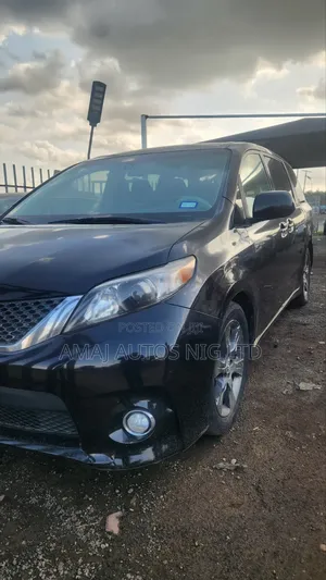 Toyota Sienna SE 8 Passenger 2012 Black