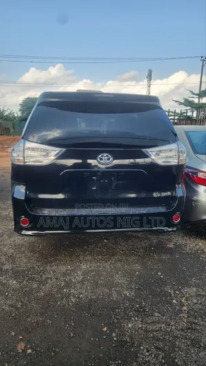 Toyota Sienna SE 8 Passenger 2012 Black