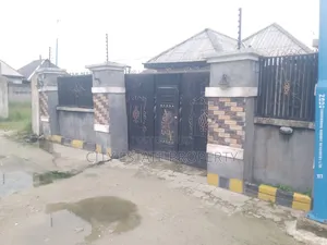 3bdrm Bungalow in Ibeto, Rainbow Town for sale