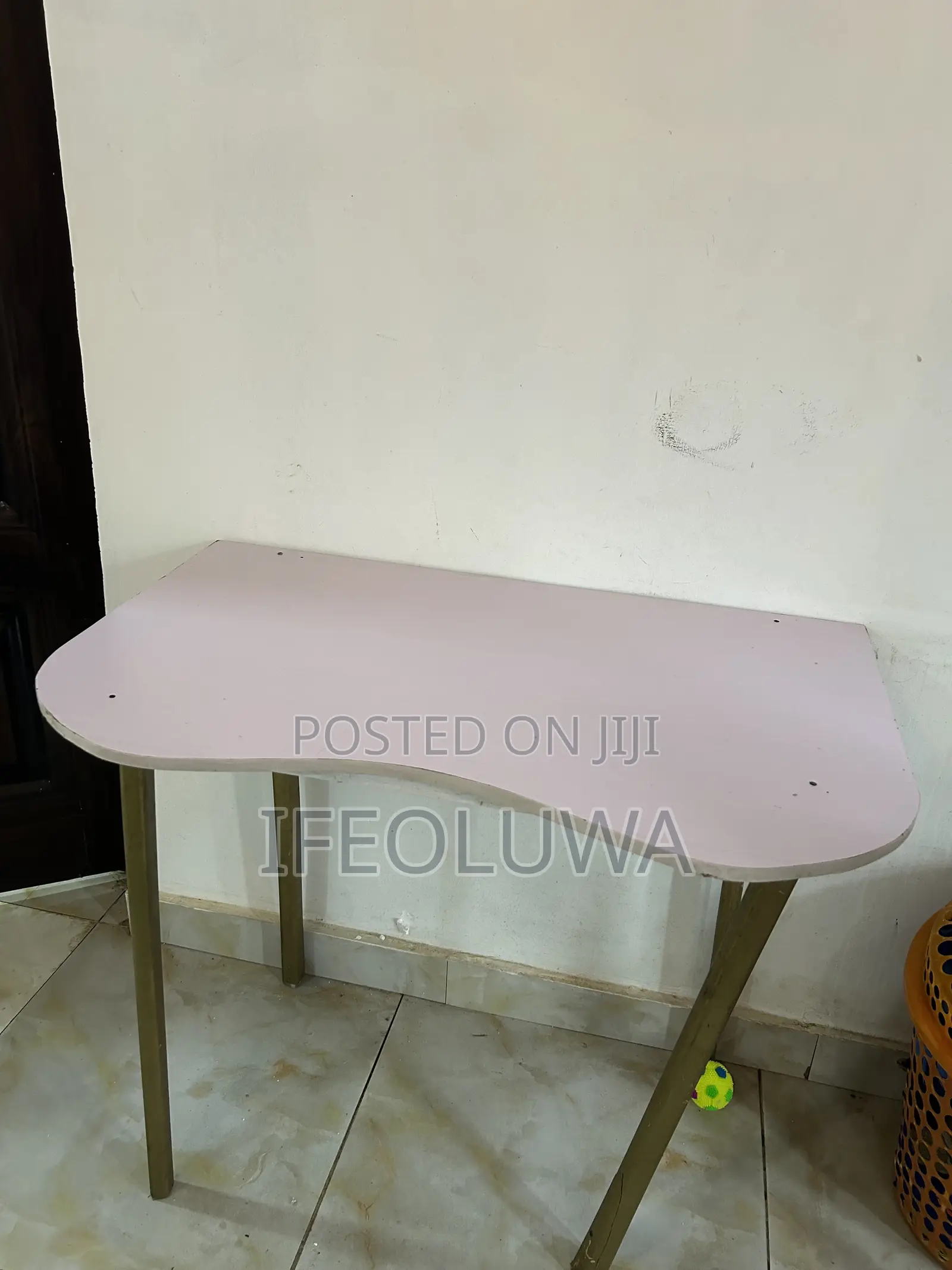 Asymmetrical Work Table (White)