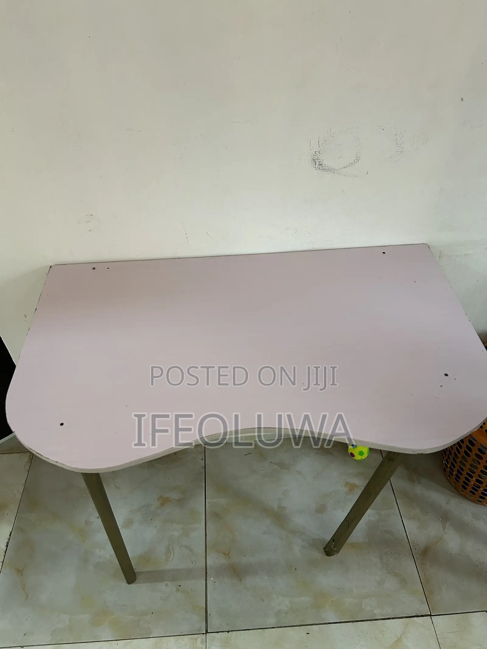 Asymmetrical Work Table (White)