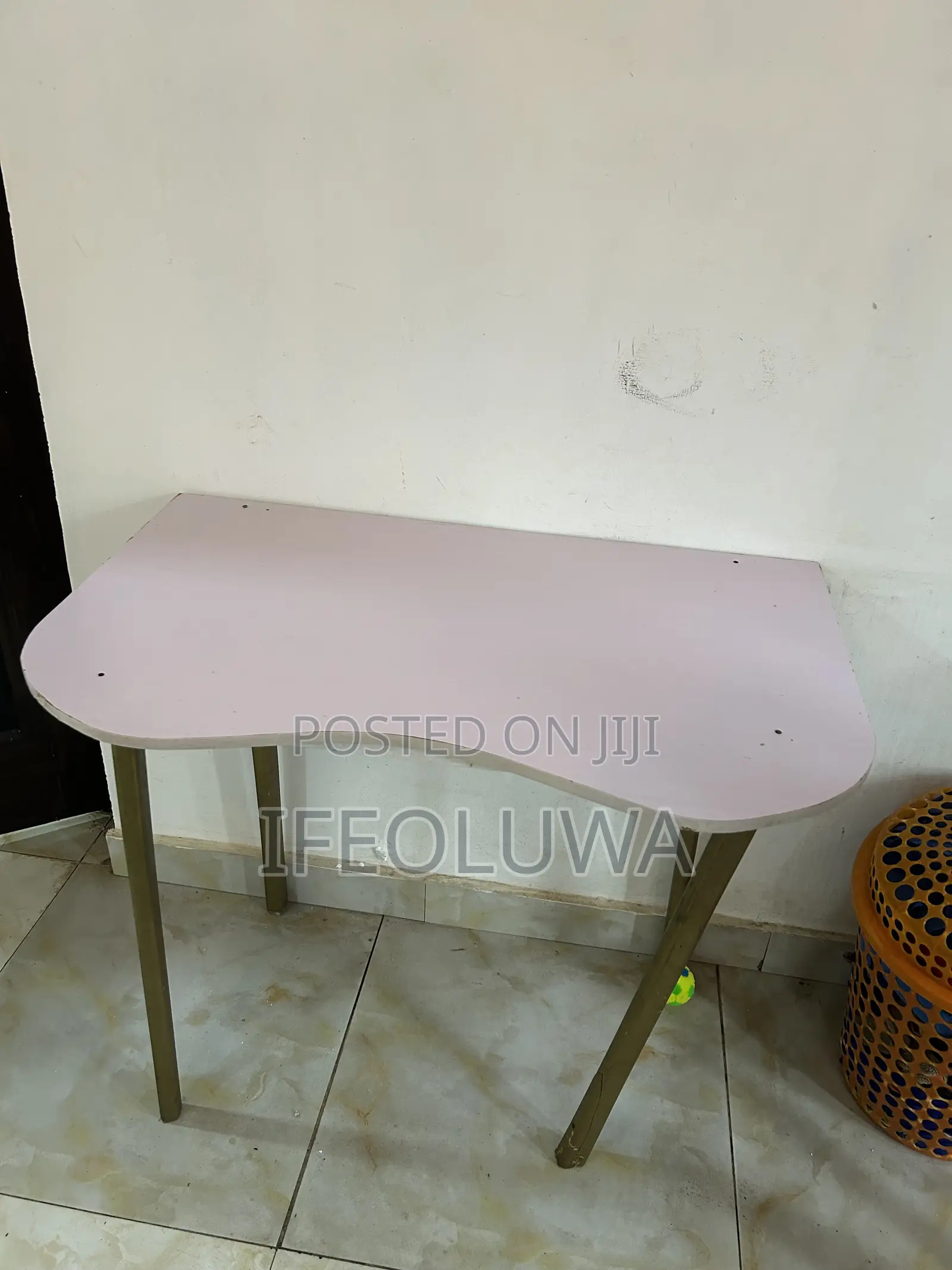 Asymmetrical Work Table (White)