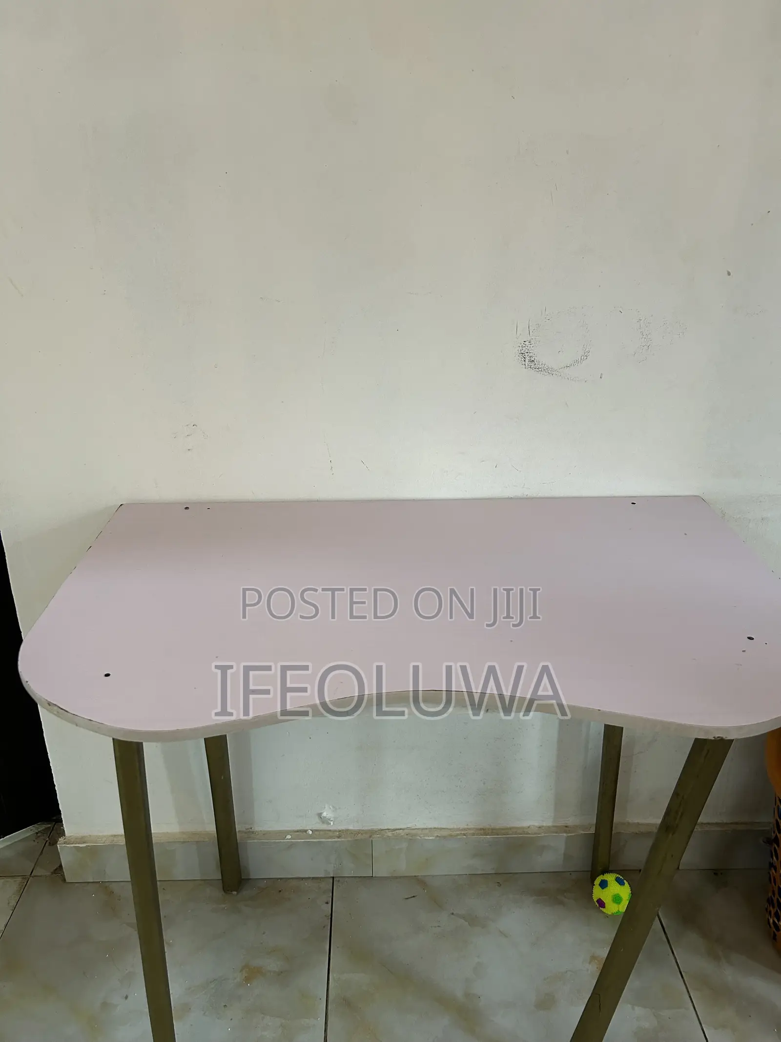 Asymmetrical Work Table (White)