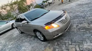 Toyota Camry XLE V6 4dr Sedan (3.5L 6cyl 6AM) 2009 Gold