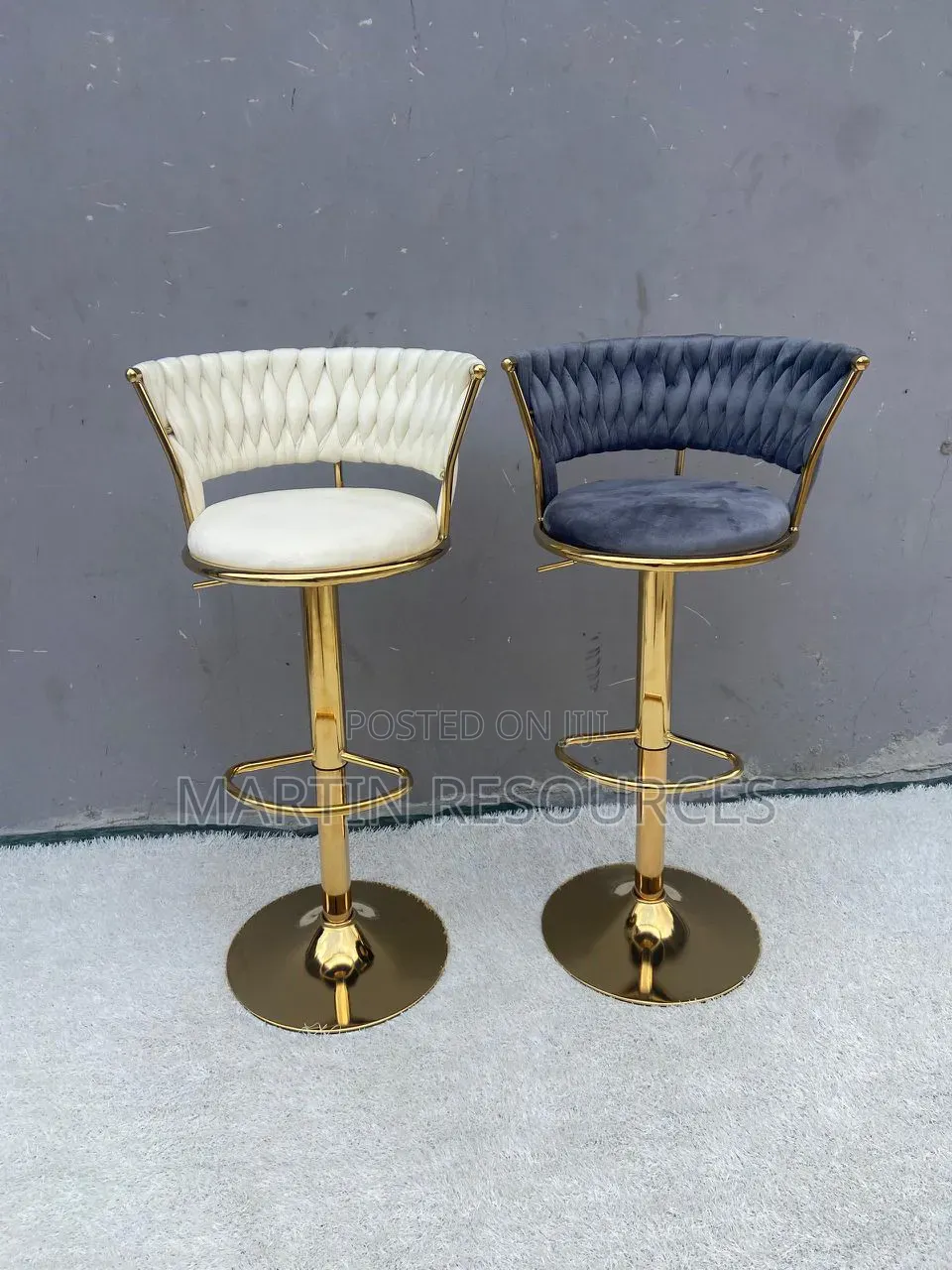 Adjustable Swivel Bar Stool