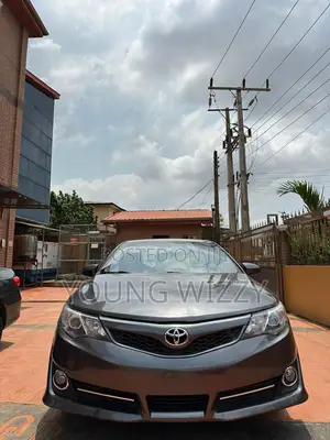 Toyota Camry SE 4dr Sedan (2.5L 4cyl 6A) 2012 Gray