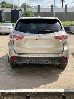Toyota Highlander XLE V6 4x4 (3.5L 6cyl 6A) 2016 Beige