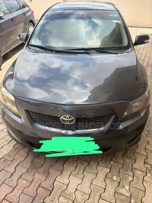 Toyota Corolla LE 4dr Sedan (1.8L 4cyl 4A) 2010