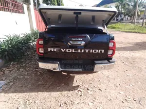 Hilux Cover Shoch Lifting Carry Boy