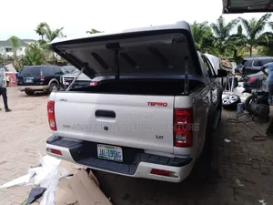 Toyota Hilux Both Cover Sliding and Lifting One's