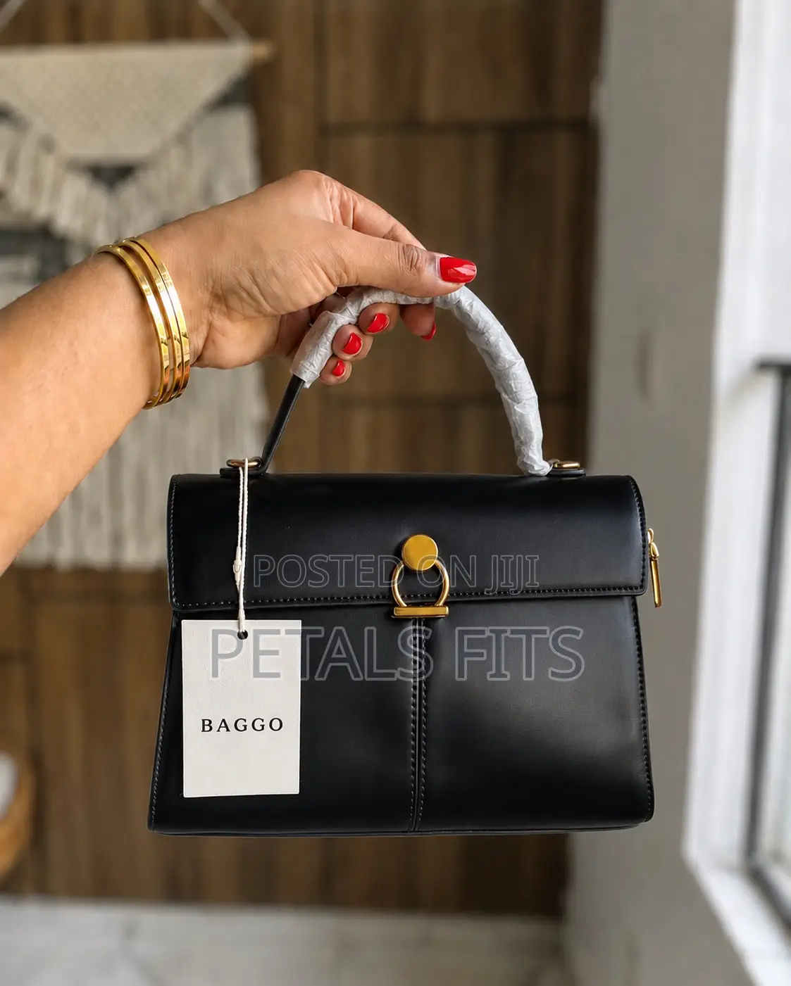 Handbag ()