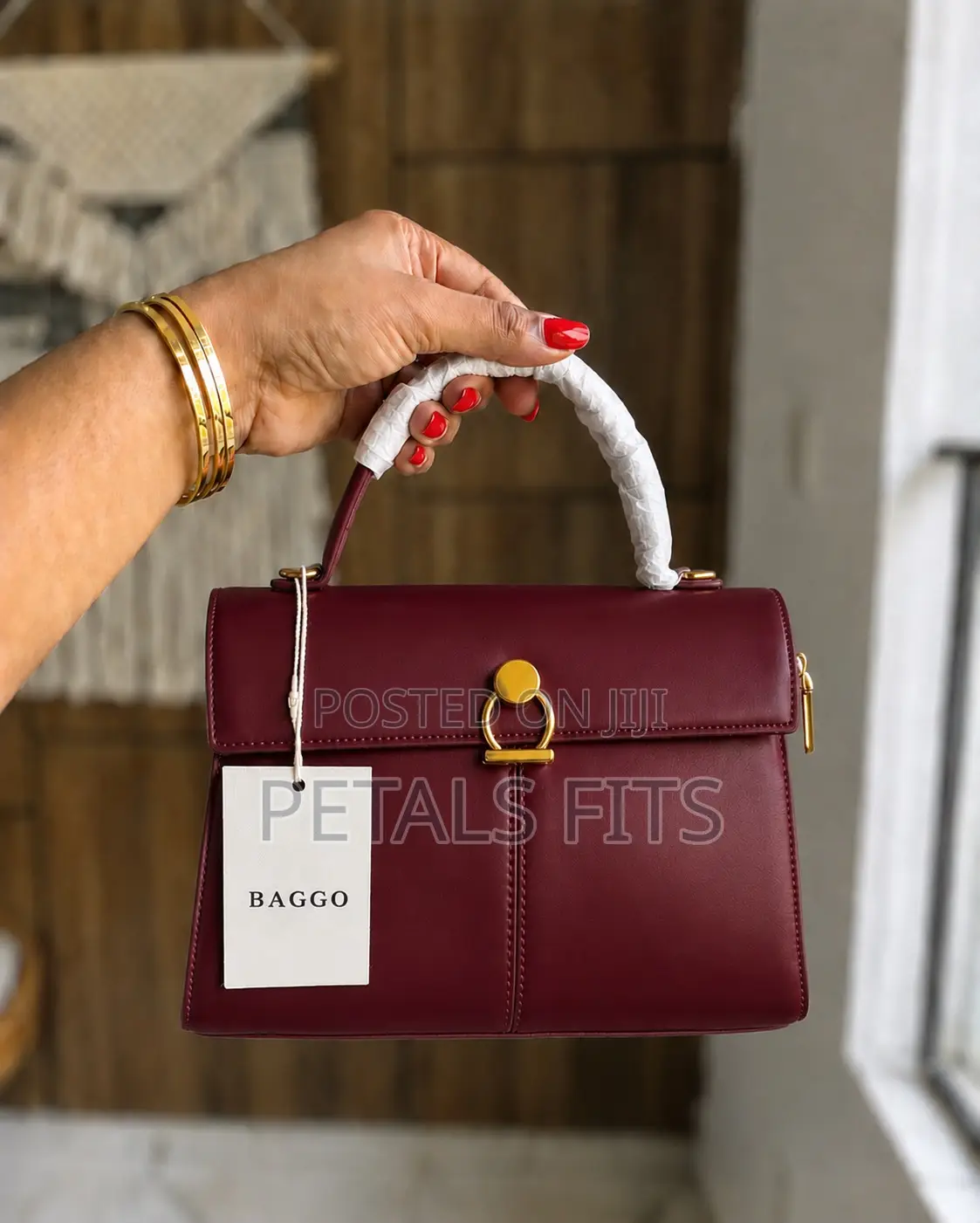 Handbag ()