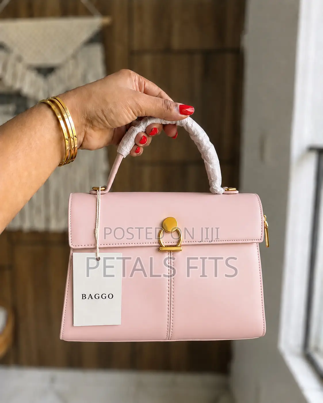 Handbag ()