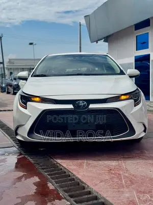 Toyota Corolla XLE 2022 White