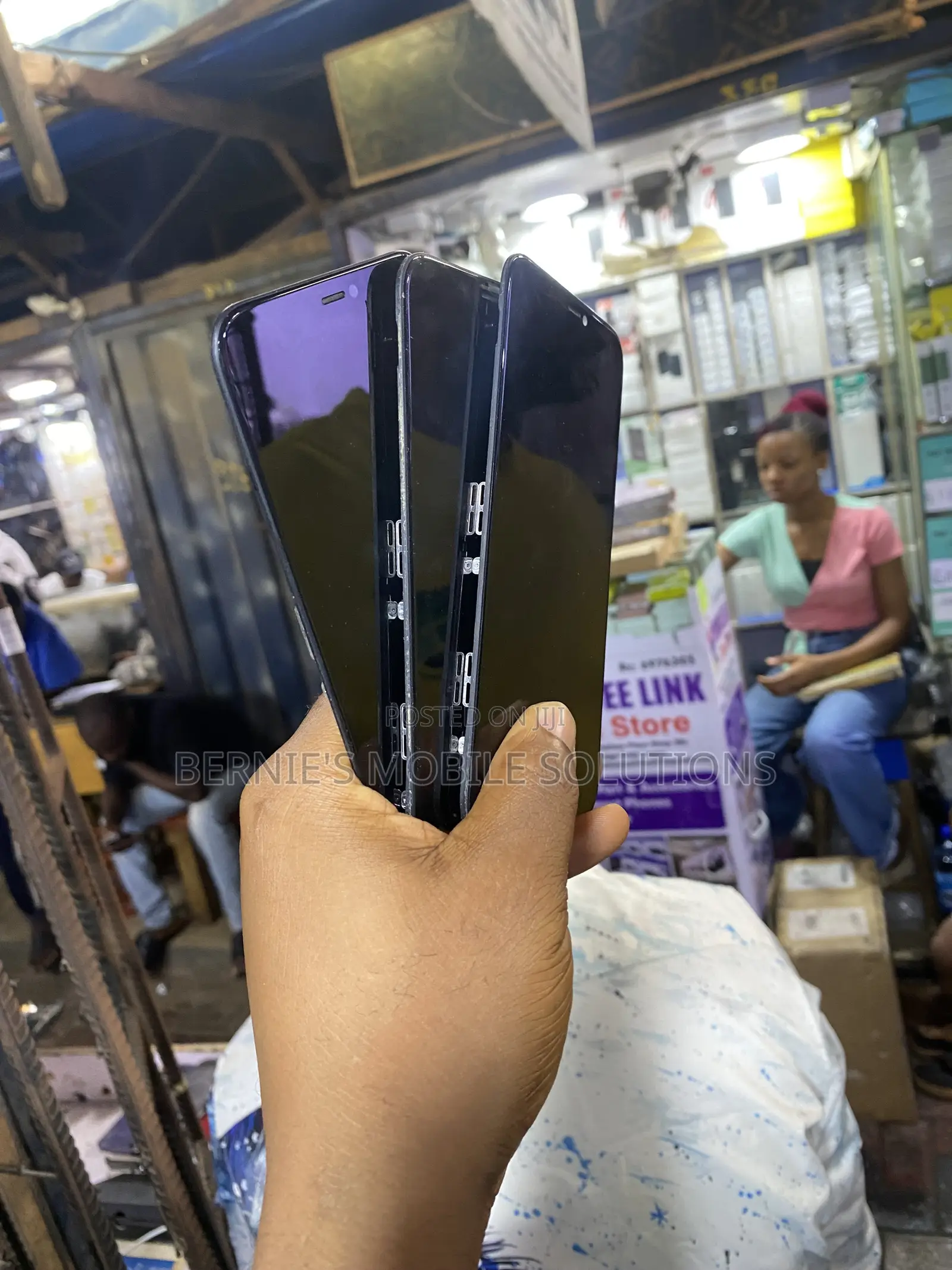 iPhone 11 Follow Come Screens