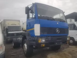 Mercedes Benz 2000 Blue