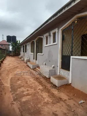 1bdrm Room & Parlour in Agbor Road Bypass, Benin City for rent